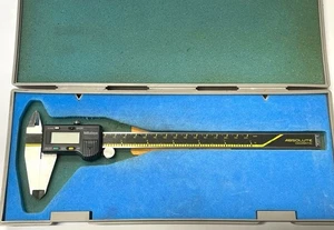Mitutoyo 500-197 Absolute Digimatic Caliper, 0-8"/0-200mm Range, .0005"/0.01mm - Picture 1 of 5