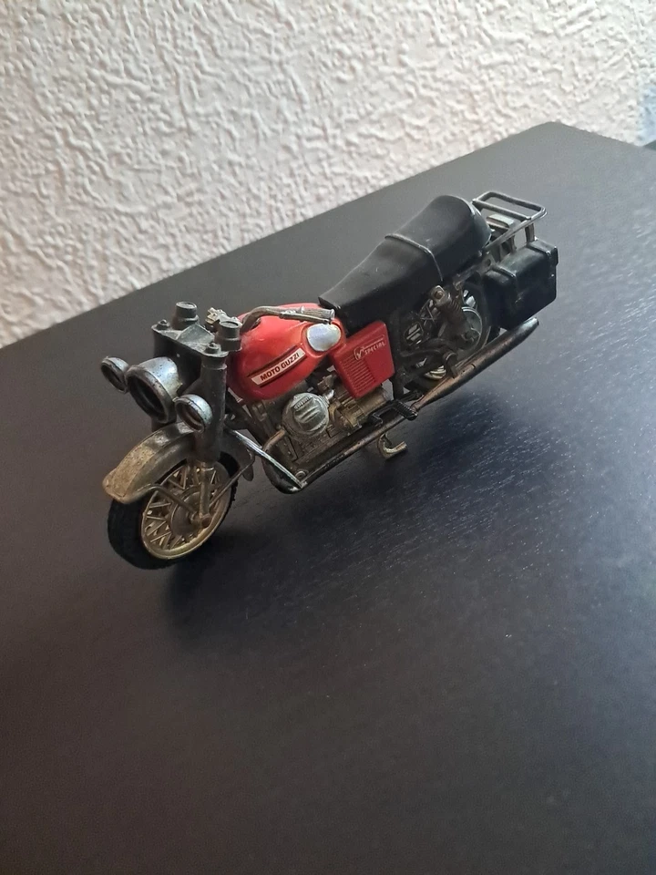 Polistil Moto Guzzi V7 Special Motorrad, Rot, Maßstab 1:15 - Bild 1 von 4