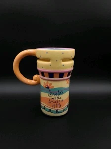Taza de café de cerámica Giftcraft con tapa alta "Las hermanas son el sol de la vida" - Imagen 1 de 7