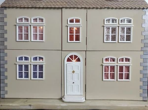 casa delle bambole in legno - Foto 1 di 9