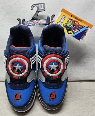 Zapatillas iluminadas Marvel Avengers para niños pequeños con interruptor de encendido/apagado talla 12/nuevas Foto 1 de 4