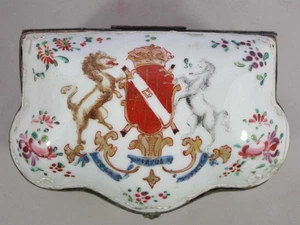 ANTIKE PORZELLAN WAPPENDOSE von PARIS SAMSON - HERZOG VON NORFOLK - HOWARD FAMILIE - Bild 1 von 11