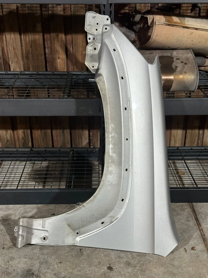 Guardabarros delantero izquierdo Lexus GX470 LH 2003-2009 sin destello plateado Foto 1 de 4