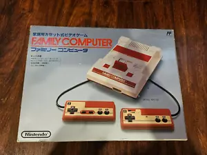 Nintendo giapponese originale Family Computer in scatola 1983 HVC-001 CIB - Foto 1 di 9