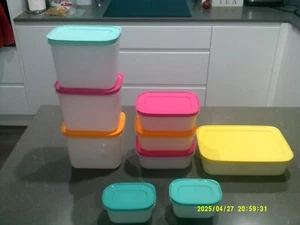 Tupperware Snowflake Freezer Set ( New & Like New ). - Picture 1 of 8