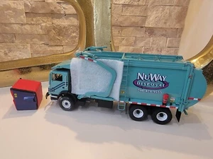 First Gear Müllwagen 1/34 - NuWay Entsorgung - Bild 1 von 3