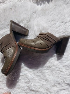 Голые ловушки Туфли Кэсси Мюли Светло-коричневые Мюли Блок Каблук Размер 7М Кожа Бохо  - Изображение 1 из 4