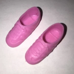 Mattel Barbie MUÑECA PATRÓN CASUAL Gimnasio ZAPATOS Rosa Tenis Zapatos #13 - Imagen 1 de 4