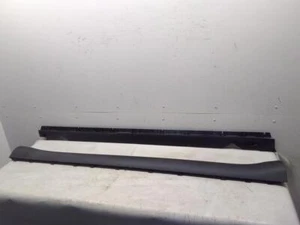 Tesla Model Y original Schwellerverkleidung links 2-teilig Bj.2022 - Bild 1 von 9