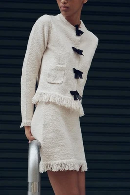 NUEVO CON ETIQUETAS ZARA CONJUNTO DE LAZOS PUNTO CÁRDIGAN Y MINIFALDA DESHILACHADA CRUDO 9598/139 Foto 1 de 4
