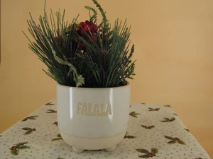 Weihnachten Mix Falala Keramik Topf cremeweiß 6" hoch inklusive Dekorationen - Bild 1 von 6