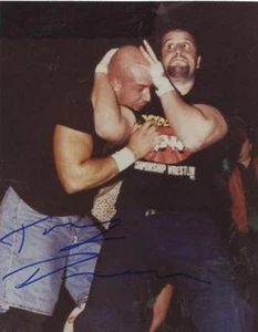 FOTO FIRMADA DE 8X10 TOMMY DREAMER ECW WRESTLING FIRMADA CON CERTIFICADO DE AUTENTICIDAD - Imagen 1 de 1