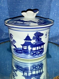 Vintage Feng Shui Butterfly Pagoda Chinese Lidded Blue Willow Bowl UNIQUE❤️sj3j7 - Picture 1 of 11