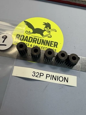 ENGRANAJES PIÑÓN ESCALA 1/8 32 PASOS: 1-USADO / 4-NUEVO Foto 1 de 4