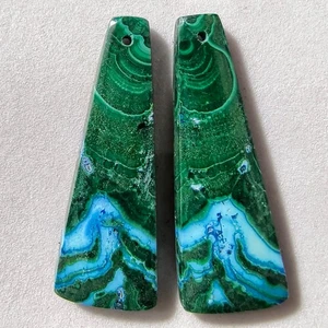 47 Cts Crisocolla Naturale Malachite Forata Coppia Pietre Preziose Cabochon 37 X 13,4 MM - Foto 1 di 3