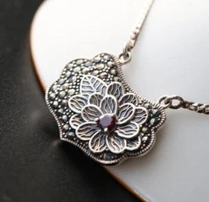 D10 Collier Pendente Collana Stile Vintage Fiore Marcasite 925 Argento Sterling - Foto 1 di 4