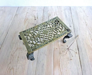 Antique A. Kenrick & Sons brass trivet, with Scottish 'East or West Hame's Best' - Picture 1 of 11