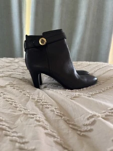 Tory Burch Size 7 Black Leather Ankle Boots Booties With Gold Hardware  - Picture 1 of 7