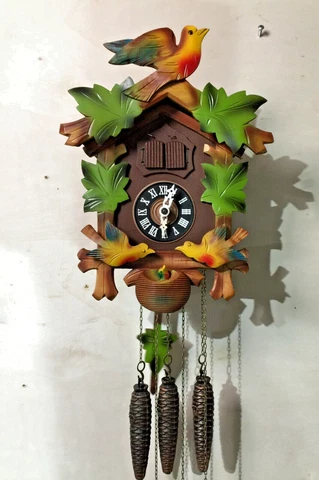 Vtg Musical/Animated Black Forest Hand Painted/Carved Cuckoo Clock Feeding Birds Cover