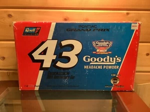 Neu 1:18 1997 Pontiac Grand Prix # 43 Bobby Hamilton. Revell # 4227. 1 von 3624 - Bild 1 von 23