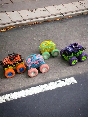 Big Monster Truck 360 grados acción volteante fricción lote 4 Foto 1 de 4