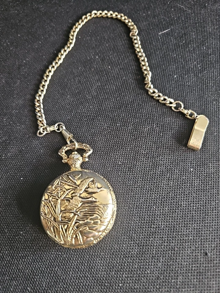 沃尔瑟姆石英日期怀表狗对水上飞鹅布什新电池 — 第 1/4 张图片