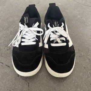 VANS Off The Wall Canvas Women's Skater Shoes - Size 7.5 Black/White - Picture 1 of 15