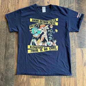 Anime Detour 2015 T-Shirt Large Gildan Caution Tape Graphic MN Convention Tee - Imagen 1 de 10