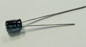4.7uF 35V Radial Capacitor 85C 4x5mm  QVS -  Lot of 10 - Picture 1 of 1