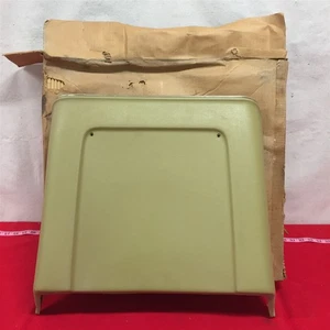 NOS D3LZ-6561616-A RH FRONT SEAT BACK SHIELD 1973 LINCOLN - Foto 1 di 5