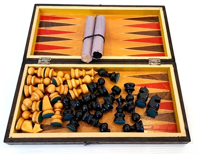 ANCIEN  ET SUPERBE JEU D ECHECS ET BACKGAMMON QUASI NEUF  27X27CM - Photo 1/4