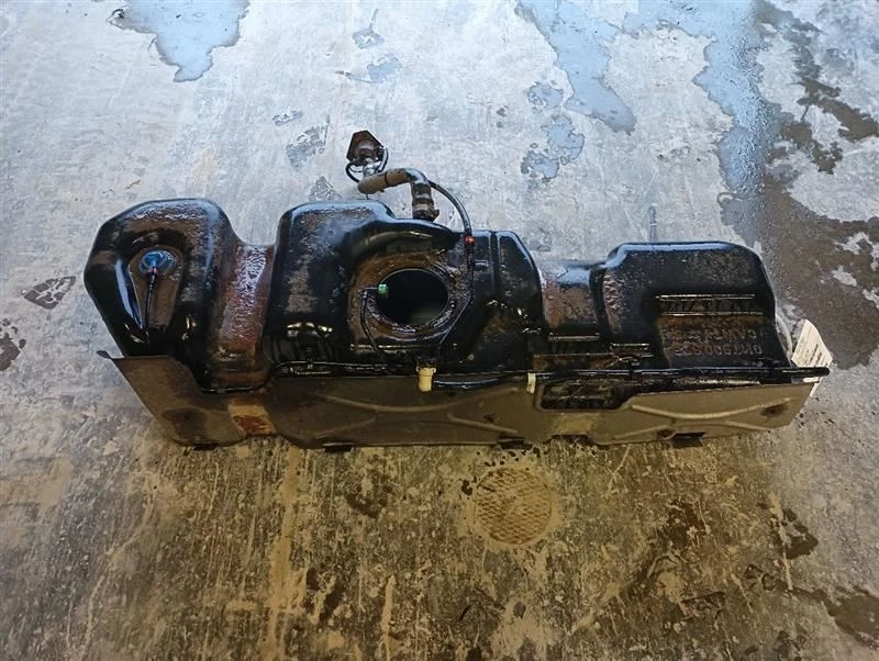 26 Gallon Gas Fuel Tank from 2013 GMC Sierra 1500 Crew Cab Short Bed 11323748 — 第 1/4 张图片