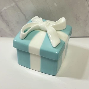 TIFFANY&Co. Couples Classic Blue Bow Jewelry Box Mini Ceramic Gift excellent F/S - Picture 1 of 4