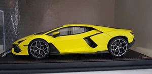 MR COLLECTION 1.18 Lamborghini Revuelto Giallo Clarus color LAMBO058E - Imagen 1 de 5