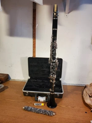 Kit de resonita de clarinete Selmer Bundy con estuche Foto 1 de 4