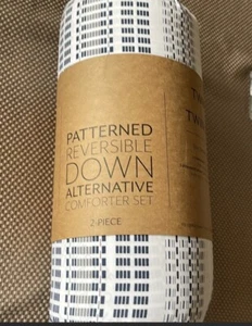 I-enjoy Patterned Reversible Down Alternative 2 Piece Comforter set - Picture 1 of 7