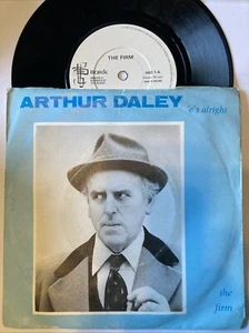 1982 THE FIRM 7" 45 ARTHUR DALEY E'S ALRIGHT - BARK HID 1 - Imagen 1 de 1