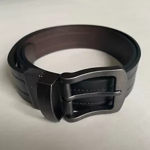 Nuevo cinturón de cuero reversible Levi's para hombre con incrustaciones envejecidas cosido negro marrón - Imagen 1 de 4