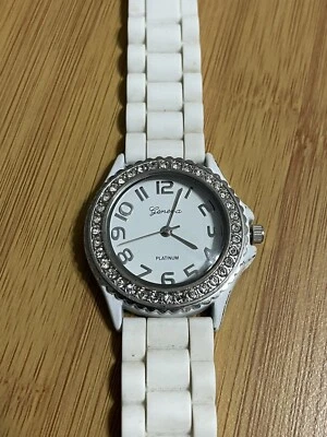 ¡NUEVO Reloj Geneva Platino con Joyas para Mujer Esfera Blanca y Bisel de Acero Blanco! Foto 1 de 4
