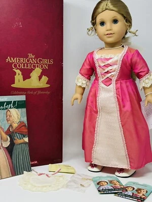 NUEVO American Girl Elizabeth Muñeca Meet Outfit Pinner Cap Collar Caja Completa Foto 1 de 4