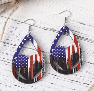 Patriotic Flag Heart Design Dangle Wooden Earrings USA NWT - Picture 1 of 6