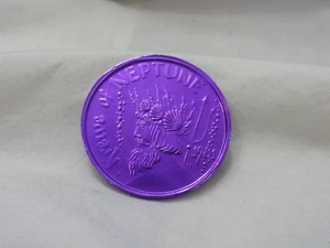 Vintage Karneval Dublonen ~ Krewe von Neptun ~ Biloxi MS ~ 1989 ~ lila - Bild 1 von 4
