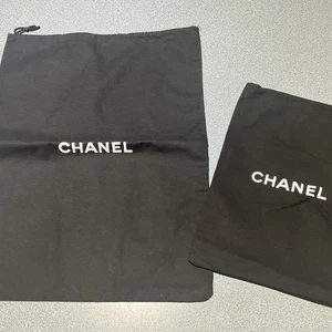 Chanel Kordelzug Staubbeutel Reise Aufbewahrung SCHWARZ 2er Set 12,5x9,5 &8x6 KOSTENLOSER VERSAND - Bild 1 von 3