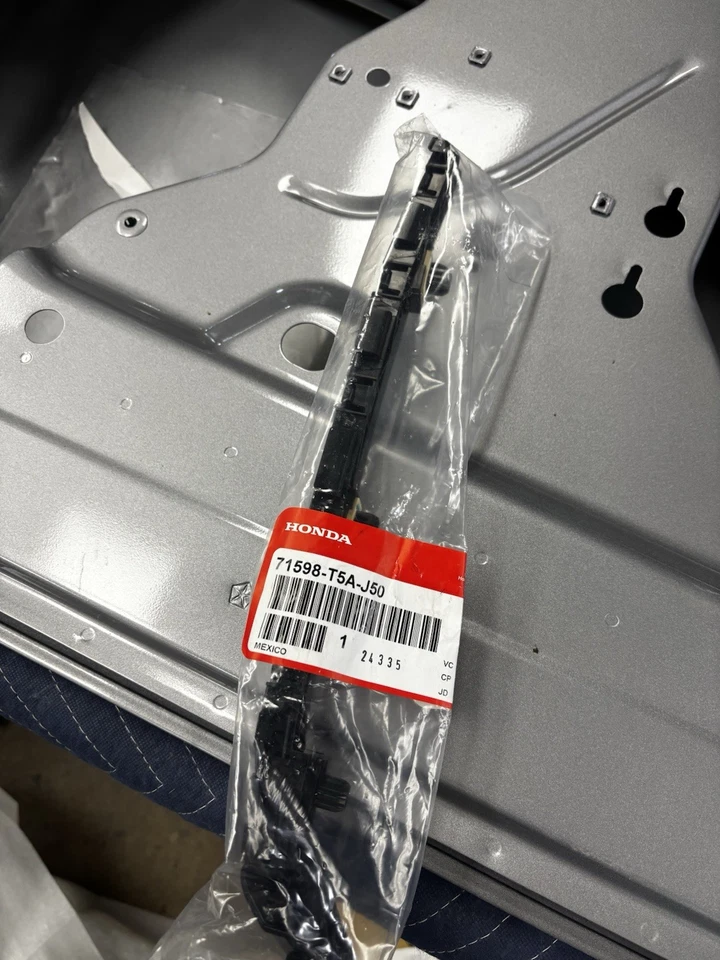 Soporte de parachoques trasero izquierdo Honda Fit 2019. Pieza OEM #71598T5AJ50. Nuevo Foto 1 de 1