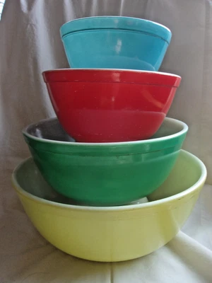 Vintage PYREX Primary Colors Nesting Mixing Bowl Set Of Four 401-404 (B) - Image 1 of 4