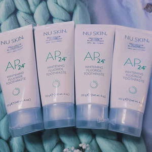 4 tubes of Nuskin Whitening Fluoride Toothpaste AP24 + 1 towel #92 - Picture 1 of 9