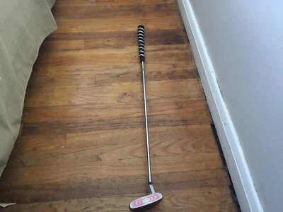 Women’s Wilson Pink White harmonized Golf Putter Cancer Needs New Grip See Pics - Image 1 of 4