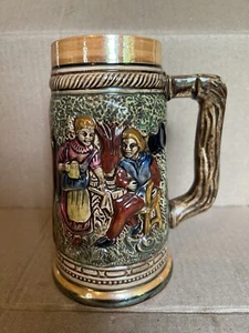 Vintage Keramik Bierkrug / Stein im bayerischen Stil mit Pärchen & Schloss Design - Bild 1 von 5