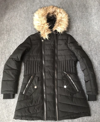 Rocawear 夹克女式中号毛皮帽黑色绗缝 Puffer 派克大衣 Y2K 标志 — 第 1/4 张图片