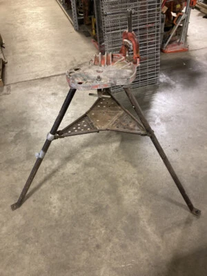 Ridgid  Tristand Portable Yoke Vice 1/8 to 2-1/2", No. 40A - Image 1 of 4